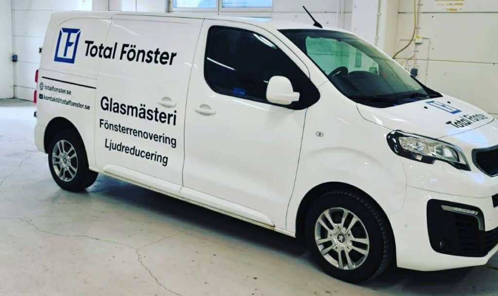 Total fönsters bil vid Fönsterrenoverign Stockholm